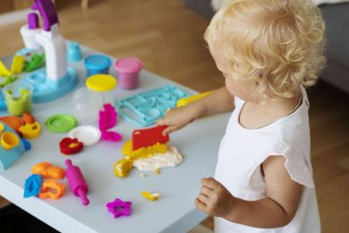 Giochi sensoriali per bambini dai 18 mesi in su: 10 idee da fare in casa