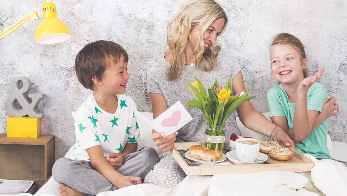 Preparare i più piccoli alla festa della mamma